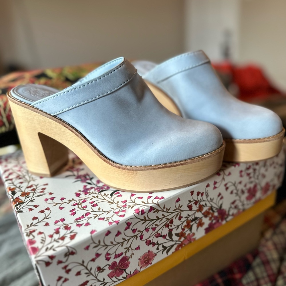 ANTONIO MELANI WHITE SHOES NEW IN BOX SIZE 8